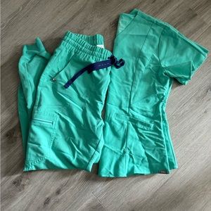 FIGS Surgical Green Casma top and joggers scrub set